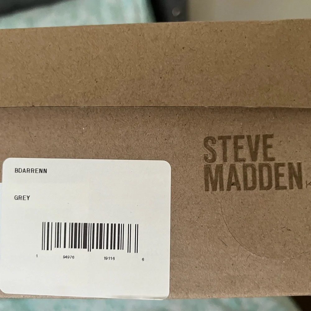 NWB Steve Madden kids water shoes SIZE XL